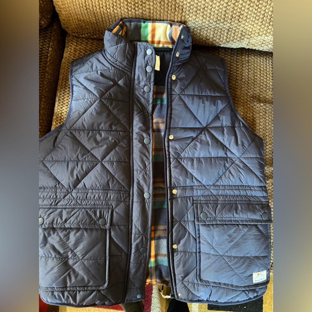 🏔️Mountain and Isles Navy Blue Outdoor Vest With Plaid Interior Size L🏔️